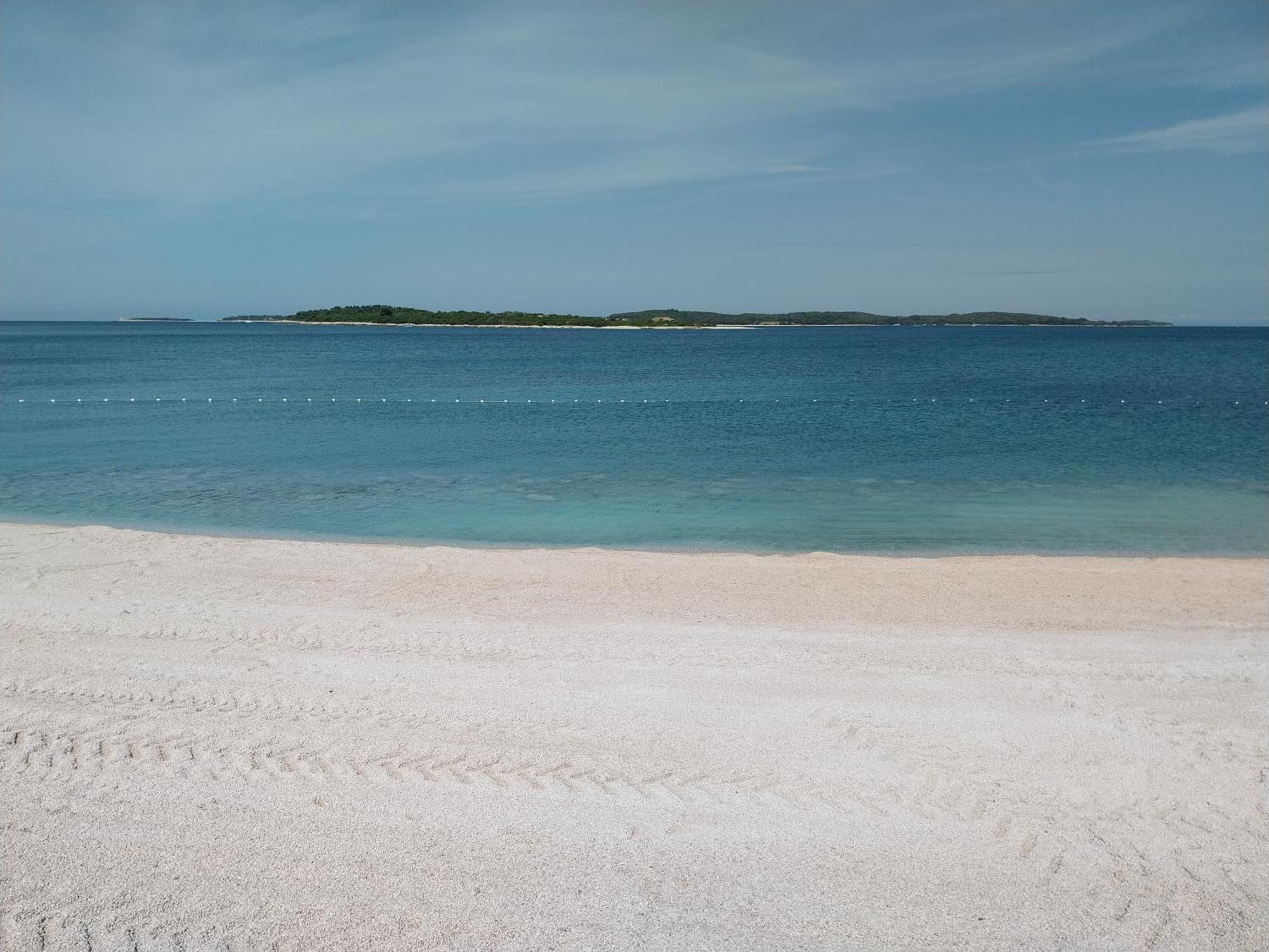 Me Living - - Strandnaehe Pola